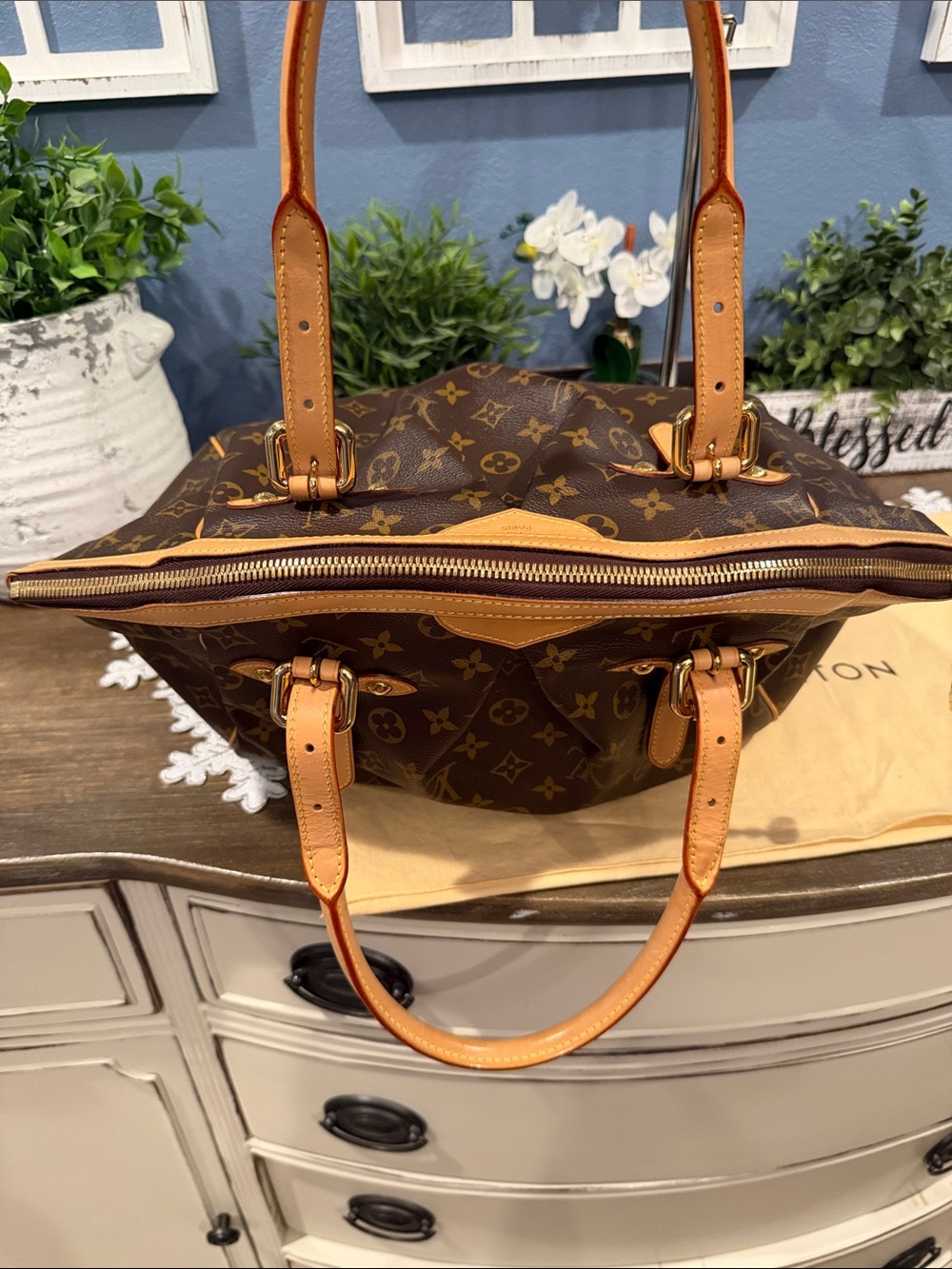 Authentic Louis Vuitton Tivoli GM - Picture 10 of 13